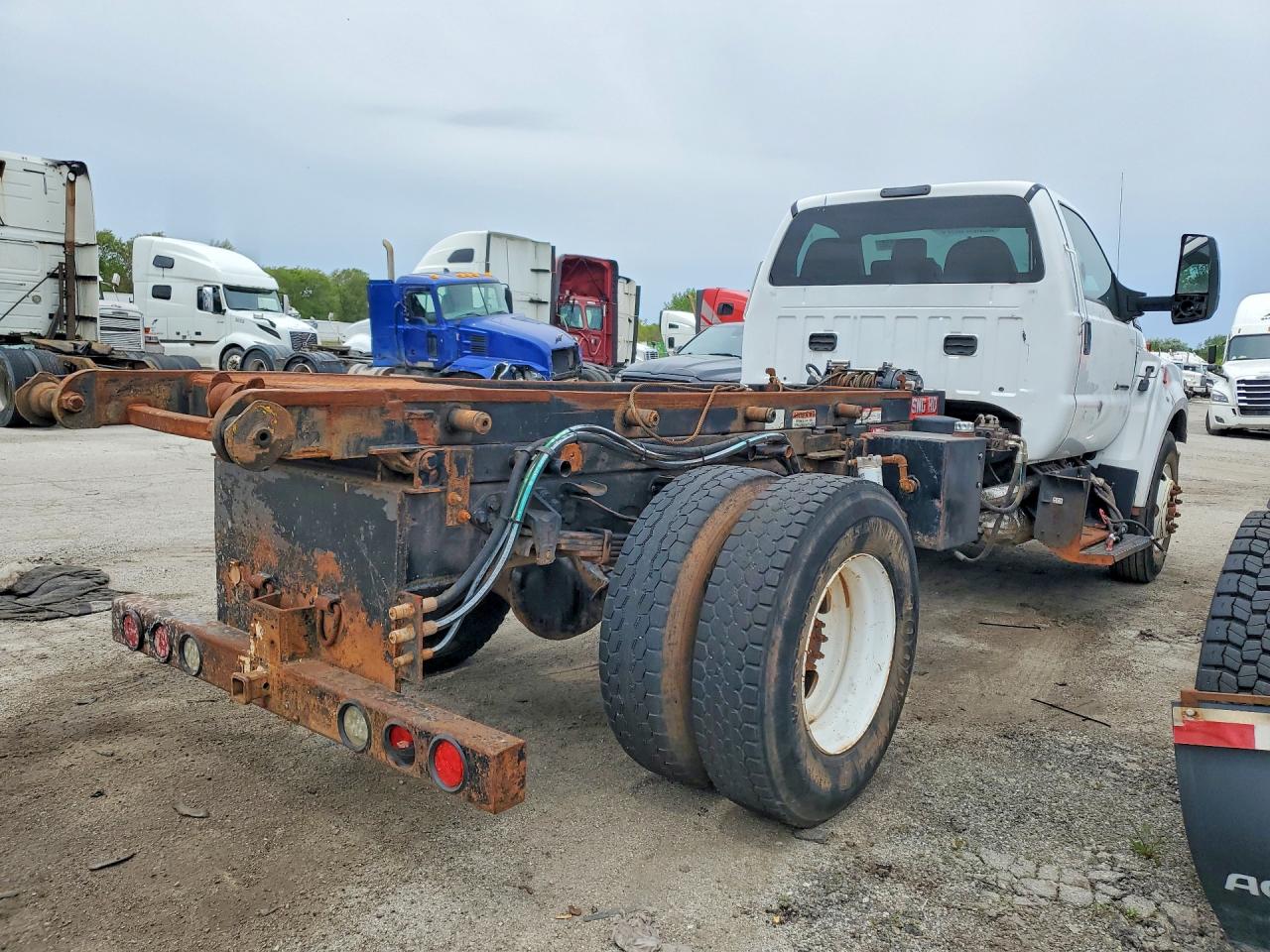 2017 FORD F-650 — VIN 1FDWF6DC2HDB09656 — photo 3